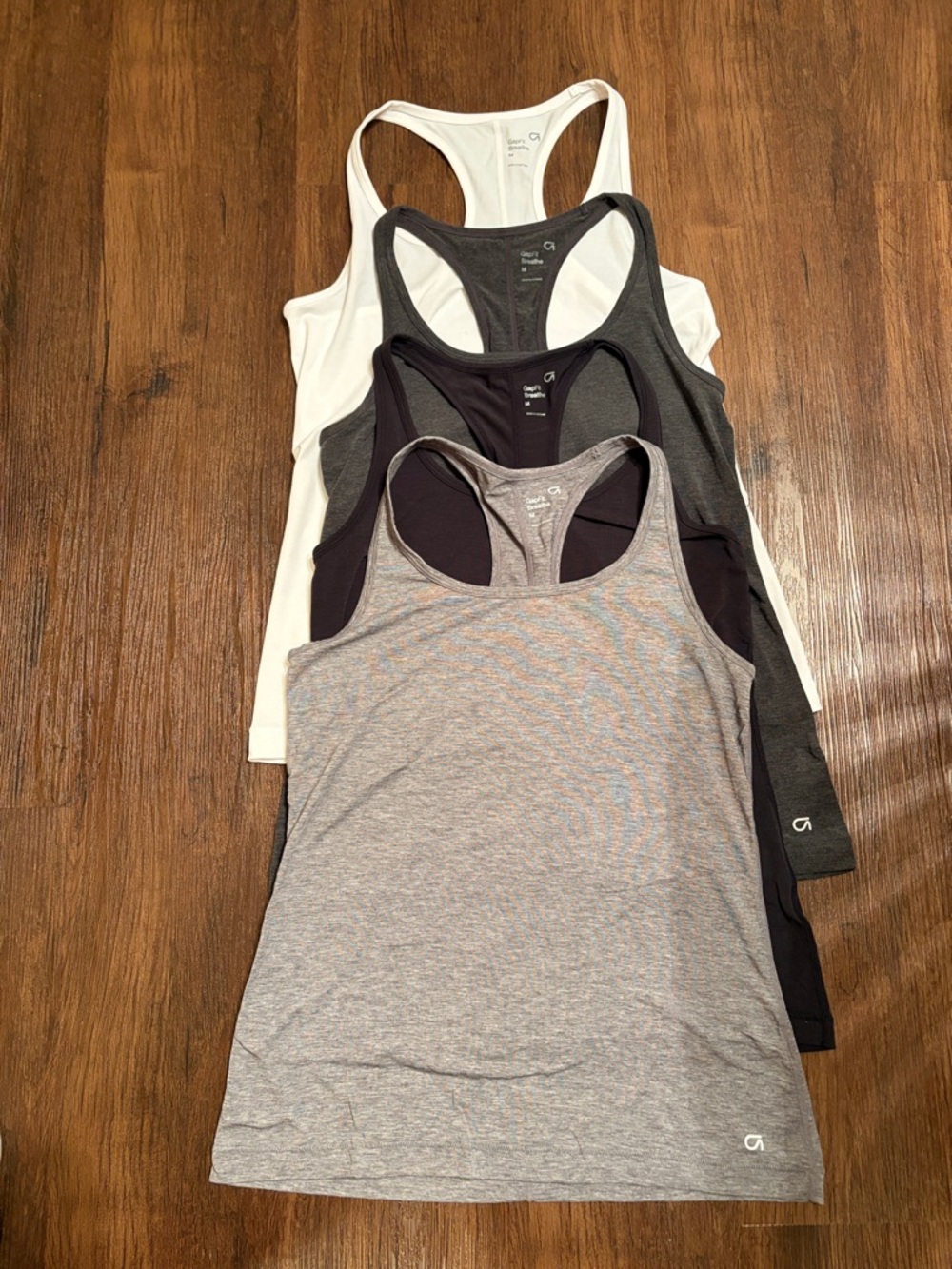 GapFit Breathe Tank athletic Tops set of 4 white grey black women sz M EUC